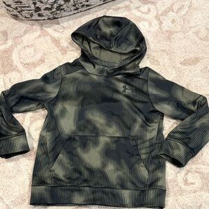 Kids Under Armour Camouflage Hoodie in Green and Black (youth, small)
